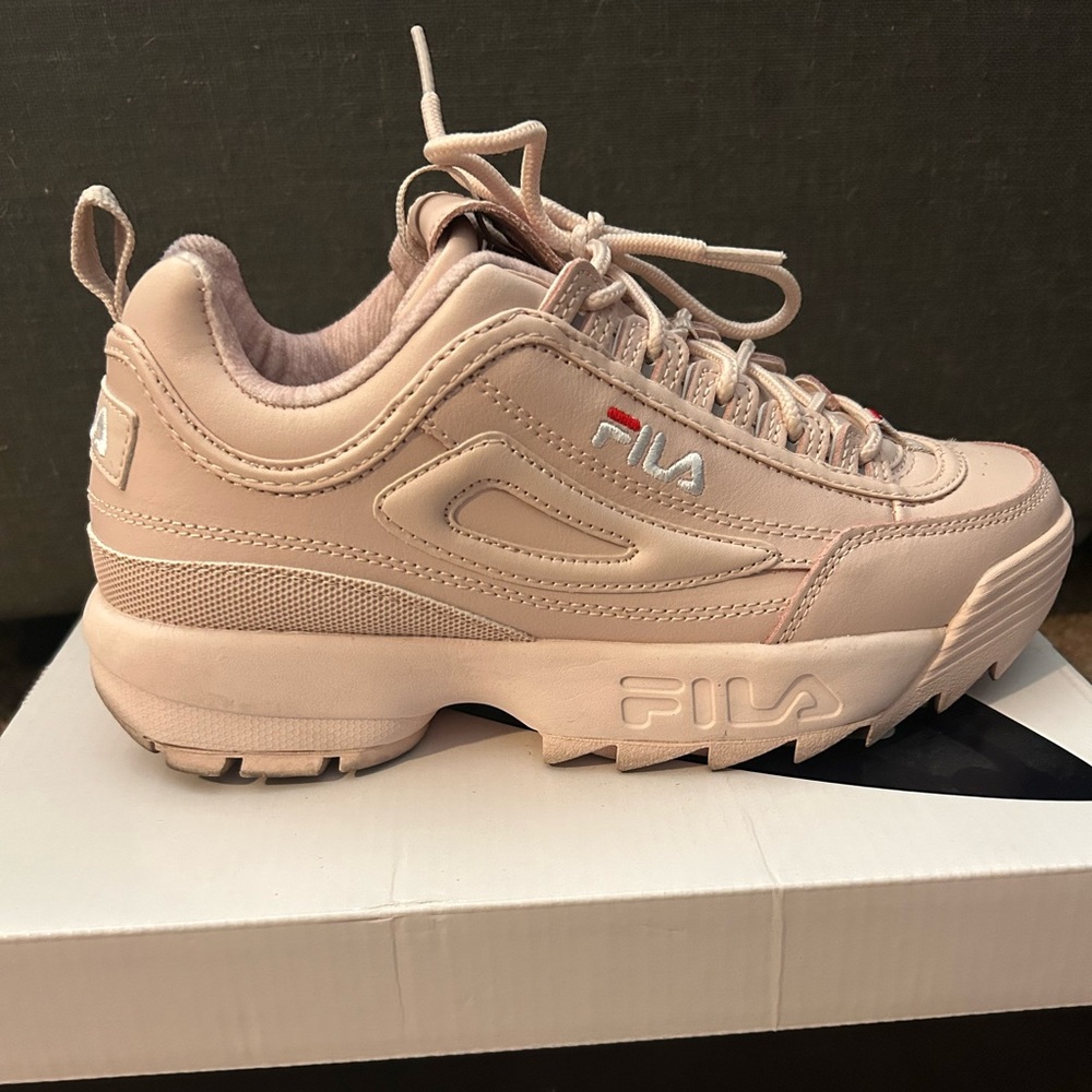 Pink filas